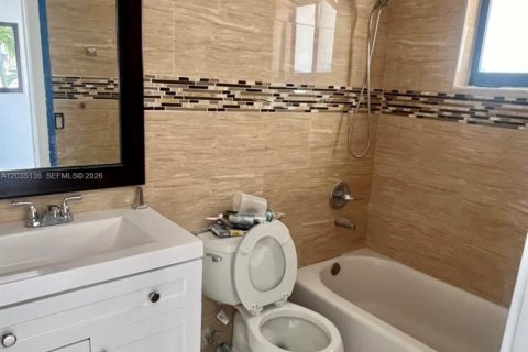 Townhouse in Coral Gables, Florida 3 bedrooms № 2153689 - photo 11
