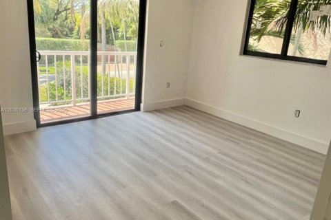 Townhouse in Coral Gables, Florida 3 bedrooms № 2153689 - photo 10