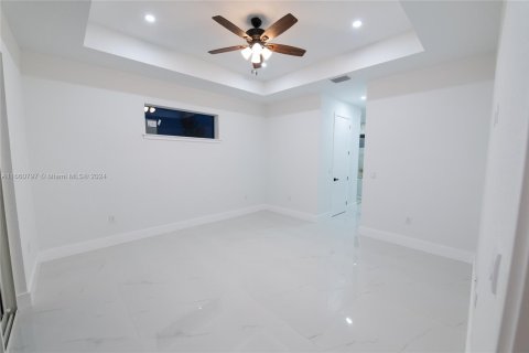 House in Cape Coral, Florida 4 bedrooms, 273.13 sq.m. № 1702935 - photo 18