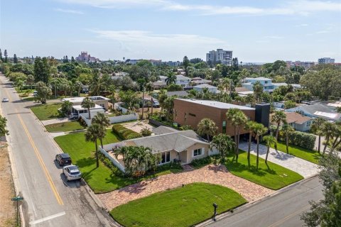 House in Saint Pete Beach, Florida 2 bedrooms, 104.42 sq.m. № 1684806 - photo 27