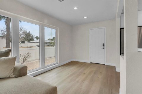 House in Saint Pete Beach, Florida 2 bedrooms, 104.42 sq.m. № 1684806 - photo 6