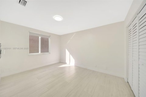 House in Weston, Florida 4 bedrooms, 253.62 sq.m. № 1990258 - photo 30