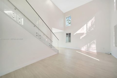 House in Weston, Florida 4 bedrooms, 253.62 sq.m. № 1990258 - photo 4