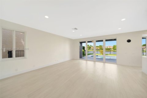 House in Weston, Florida 4 bedrooms, 253.62 sq.m. № 1990258 - photo 18