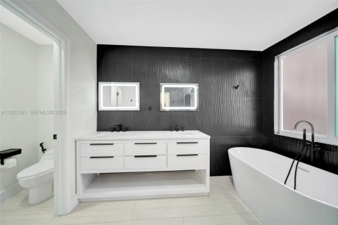 House in Weston, Florida 4 bedrooms, 253.62 sq.m. № 1990258 - photo 28