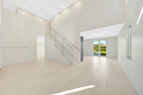 House in Weston, Florida 4 bedrooms, 253.62 sq.m. № 1990258 - photo 6