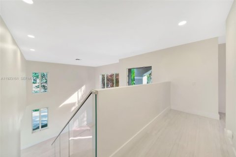 House in Weston, Florida 4 bedrooms, 253.62 sq.m. № 1990258 - photo 29