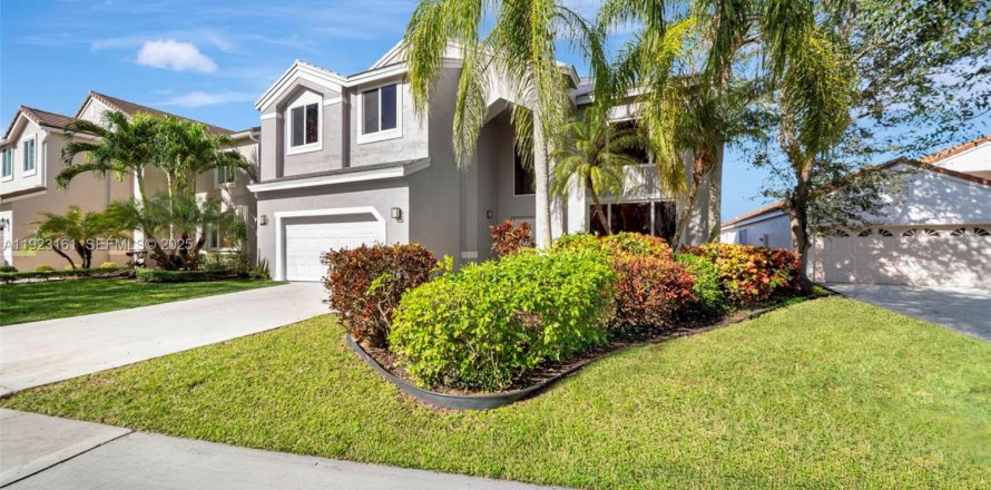 House in Weston, Florida 4 bedrooms, 253.62 sq.m. № 1990258