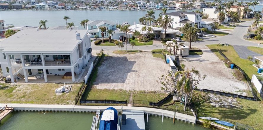 Terreno en North Redington Beach, Florida № 1723492