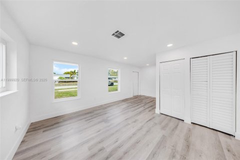 Купить виллу или дом в Майами-Гарденс, Флорида 3 спальни, 130.43м2, № 2067504 - фото 9