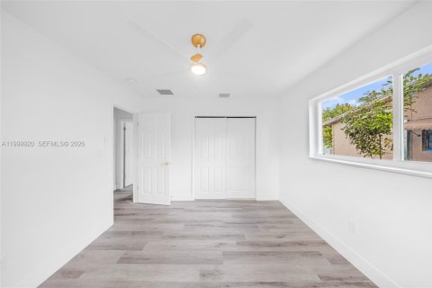 Купить виллу или дом в Майами-Гарденс, Флорида 3 спальни, 130.43м2, № 2067504 - фото 25