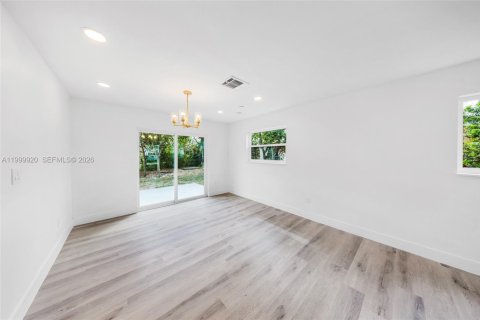 Купить виллу или дом в Майами-Гарденс, Флорида 3 спальни, 130.43м2, № 2067504 - фото 7