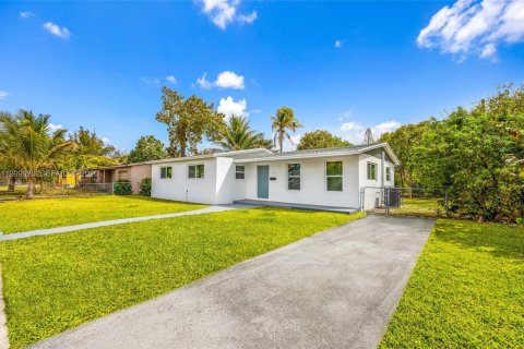 Купить виллу или дом в Майами-Гарденс, Флорида 3 спальни, 130.43м2, № 2067504 - фото 30