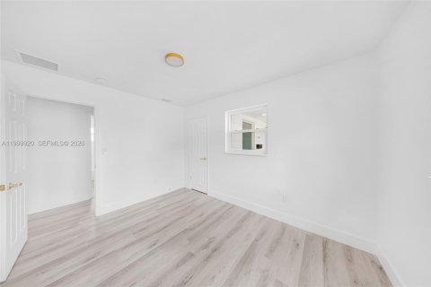 Купить виллу или дом в Майами-Гарденс, Флорида 3 спальни, 130.43м2, № 2067504 - фото 16