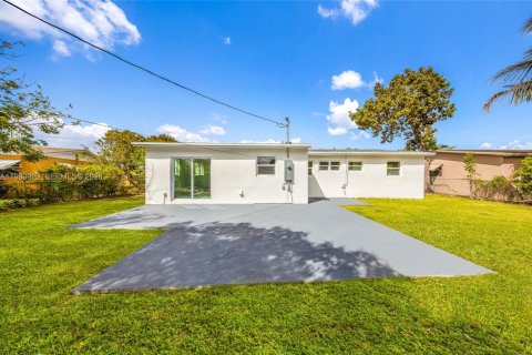 Купить виллу или дом в Майами-Гарденс, Флорида 3 спальни, 130.43м2, № 2067504 - фото 28