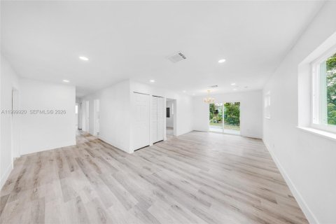 Купить виллу или дом в Майами-Гарденс, Флорида 3 спальни, 130.43м2, № 2067504 - фото 3