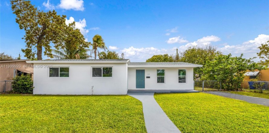 Дом в Майами-Гарденс, Флорида 3 спальни, 130.43м2 № 2067504