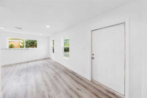 Купить виллу или дом в Майами-Гарденс, Флорида 3 спальни, 130.43м2, № 2067504 - фото 2