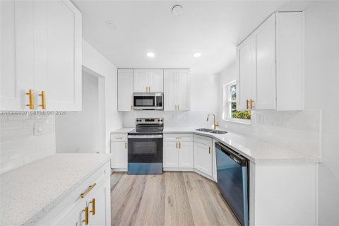 Купить виллу или дом в Майами-Гарденс, Флорида 3 спальни, 130.43м2, № 2067504 - фото 11