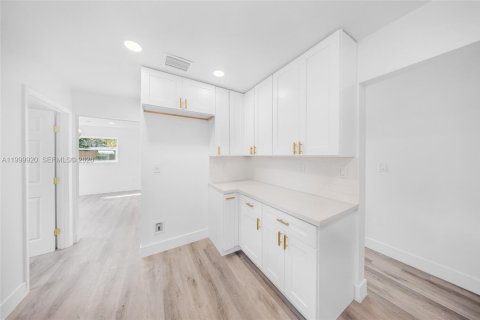 Купить виллу или дом в Майами-Гарденс, Флорида 3 спальни, 130.43м2, № 2067504 - фото 13