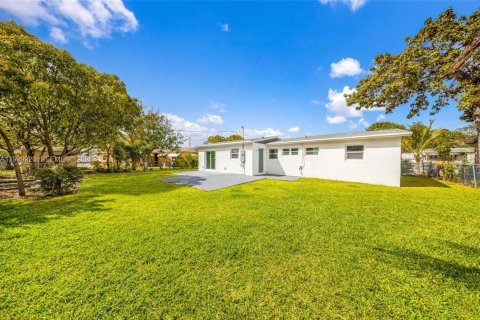 Купить виллу или дом в Майами-Гарденс, Флорида 3 спальни, 130.43м2, № 2067504 - фото 29