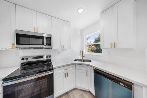 Купить виллу или дом в Майами-Гарденс, Флорида 3 спальни, 130.43м2, № 2067504 - фото 12