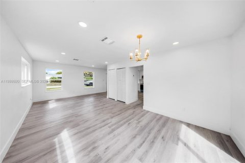 Купить виллу или дом в Майами-Гарденс, Флорида 3 спальни, 130.43м2, № 2067504 - фото 6