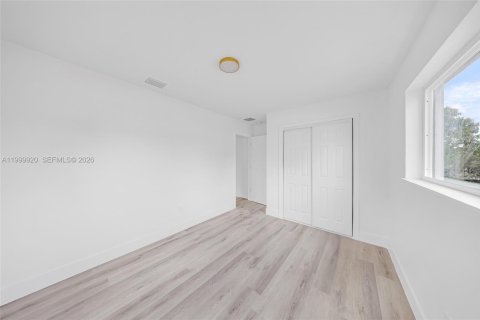Купить виллу или дом в Майами-Гарденс, Флорида 3 спальни, 130.43м2, № 2067504 - фото 18