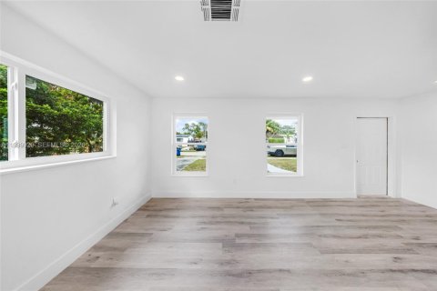 Купить виллу или дом в Майами-Гарденс, Флорида 3 спальни, 130.43м2, № 2067504 - фото 8