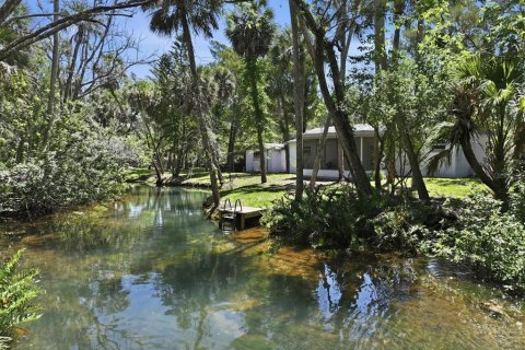 House in Weeki Wachee, Florida 3 bedrooms, 138.05 sq.m. № 2111488 - photo 18