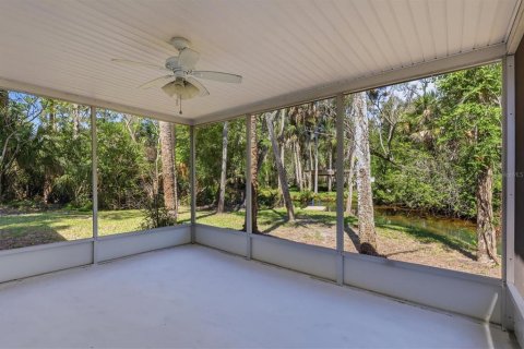House in Weeki Wachee, Florida 3 bedrooms, 138.05 sq.m. № 2111488 - photo 5