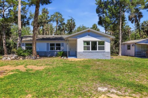 House in Weeki Wachee, Florida 3 bedrooms, 138.05 sq.m. № 2111488 - photo 2