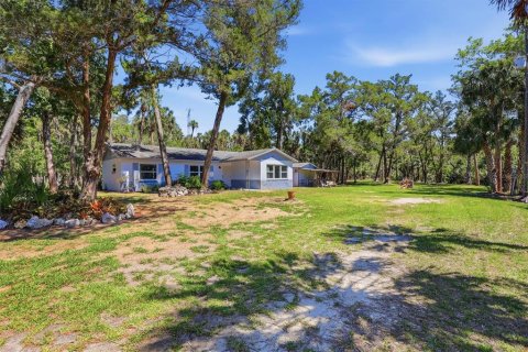 House in Weeki Wachee, Florida 3 bedrooms, 138.05 sq.m. № 2111488 - photo 29