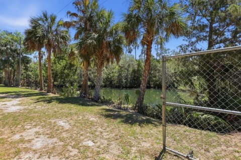 House in Weeki Wachee, Florida 3 bedrooms, 138.05 sq.m. № 2111488 - photo 28