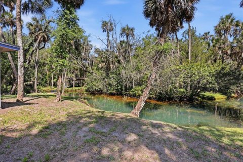 House in Weeki Wachee, Florida 3 bedrooms, 138.05 sq.m. № 2111488 - photo 10
