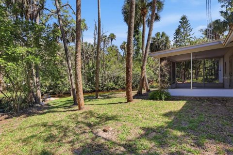 House in Weeki Wachee, Florida 3 bedrooms, 138.05 sq.m. № 2111488 - photo 8