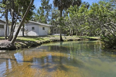 House in Weeki Wachee, Florida 3 bedrooms, 138.05 sq.m. № 2111488 - photo 17