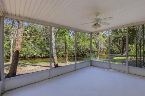 House in Weeki Wachee, Florida 3 bedrooms, 138.05 sq.m. № 2111488 - photo 4