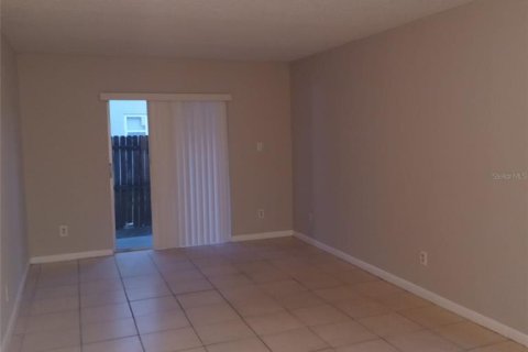 Appartement à louer à Tampa, Floride: 2 chambres, 61.97 m2 № 2112344 - photo 2