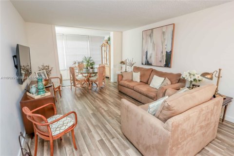 Copropriété à louer à Tamarac, Floride: 1 chambre, 65.03 m2 № 2153925 - photo 2