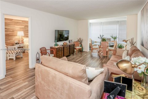 Copropriété à louer à Tamarac, Floride: 1 chambre, 65.03 m2 № 2153925 - photo 3
