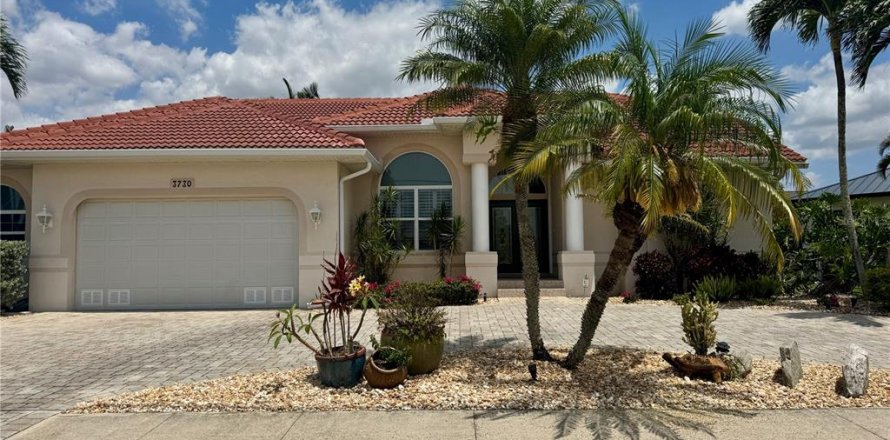 House in Punta Gorda, Florida 3 bedrooms, 212.28 sq.m. № 1719737