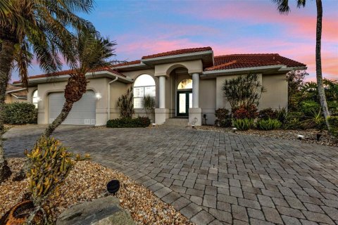 House in Punta Gorda, Florida 3 bedrooms, 212.28 sq.m. № 1719737 - photo 6
