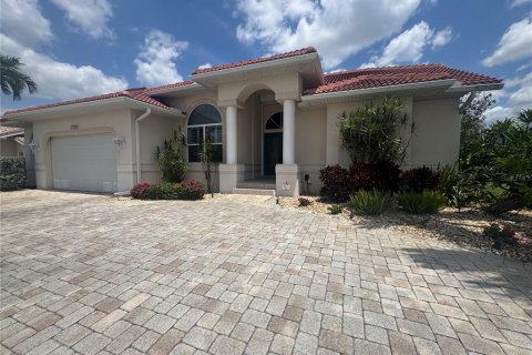 House in Punta Gorda, Florida 3 bedrooms, 212.28 sq.m. № 1719737 - photo 3