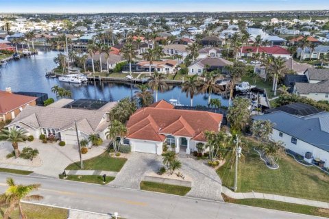 House in Punta Gorda, Florida 3 bedrooms, 212.28 sq.m. № 1719737 - photo 5