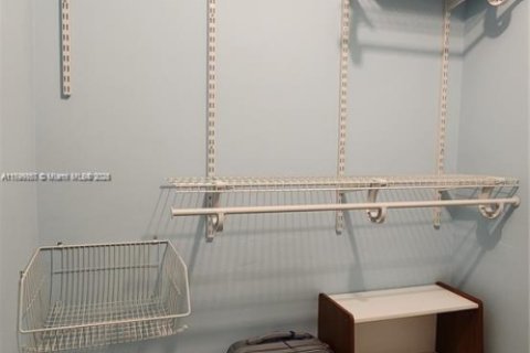 Townhouse in Weston, Florida 3 bedrooms, 145.3 sq.m. № 1711664 - photo 24