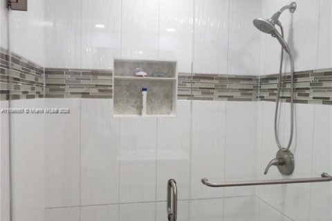 Townhouse in Weston, Florida 3 bedrooms, 145.3 sq.m. № 1711664 - photo 25
