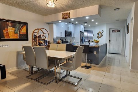 Townhouse in Weston, Florida 3 bedrooms, 145.3 sq.m. № 1711664 - photo 7