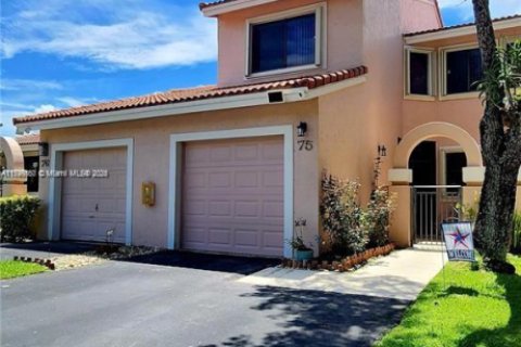 Townhouse in Weston, Florida 3 bedrooms, 145.3 sq.m. № 1711664 - photo 2