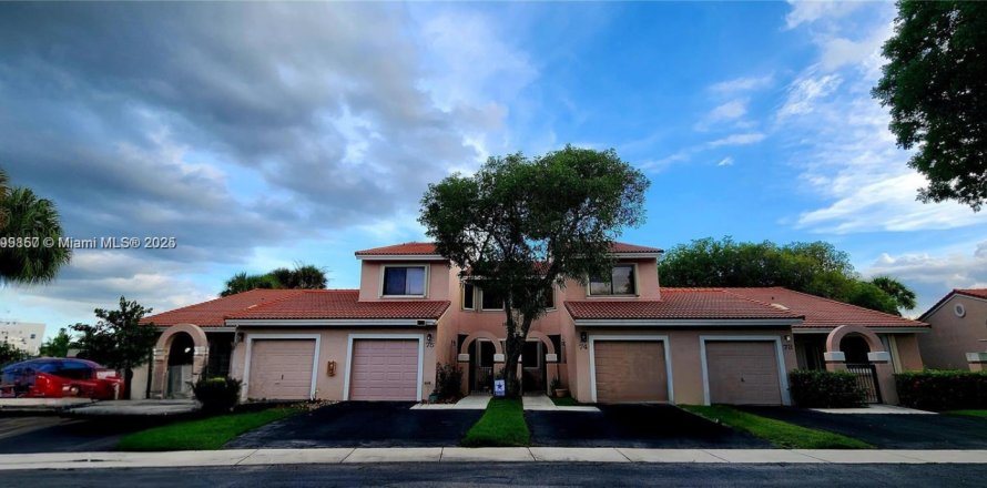 Townhouse in Weston, Florida 3 bedrooms, 145.3 sq.m. № 1711664